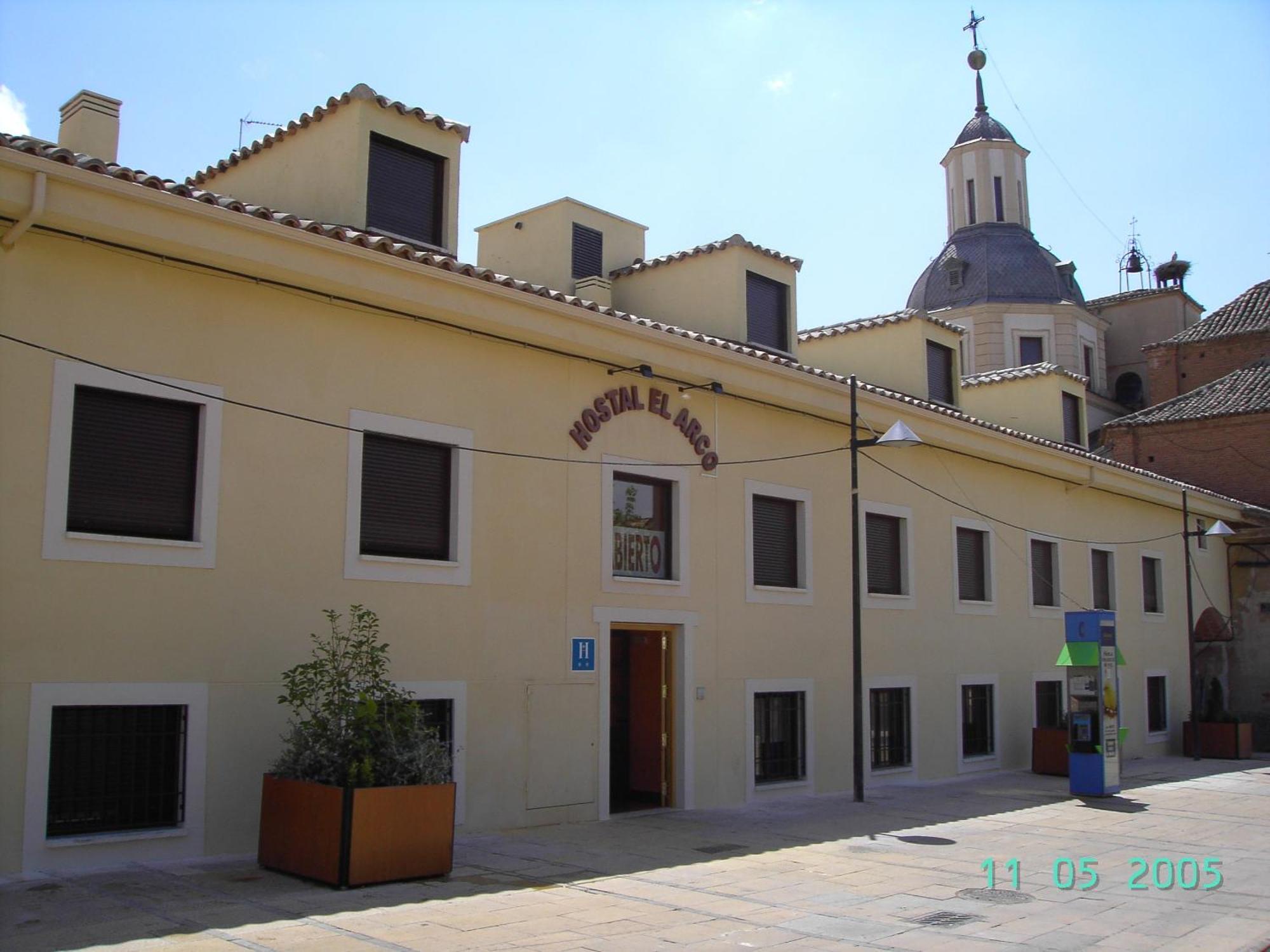 Hostal El Arco Mejorada Del Campo Exterior photo