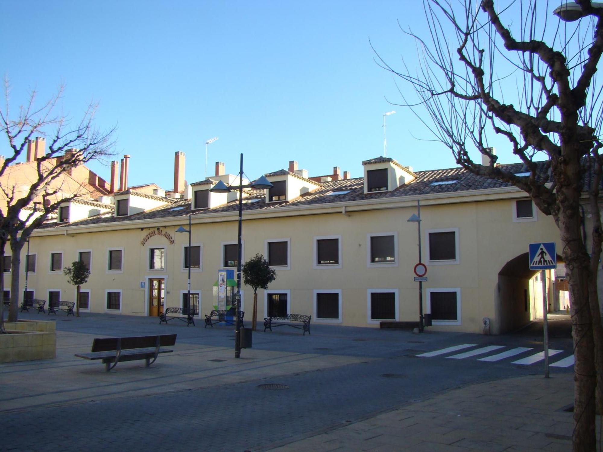 Hostal El Arco Mejorada Del Campo Exterior photo