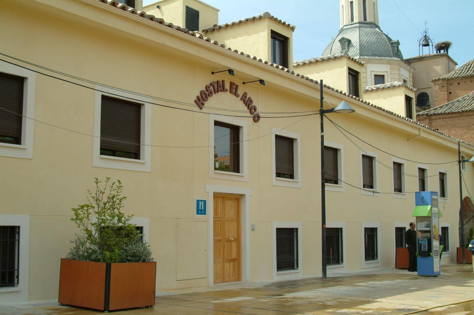 Hostal El Arco Mejorada Del Campo Exterior photo